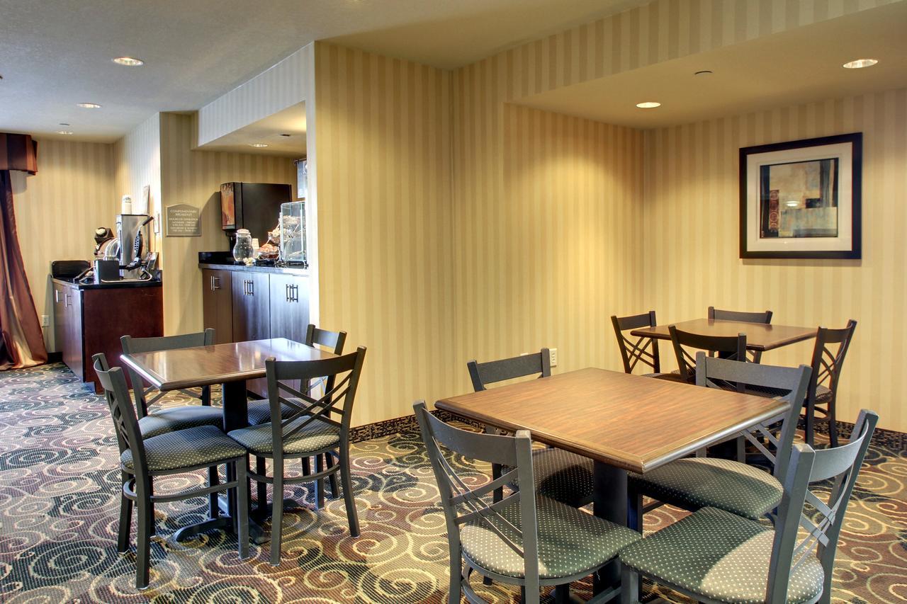 Cobblestone Inn & Suites - Carrington Exterior foto